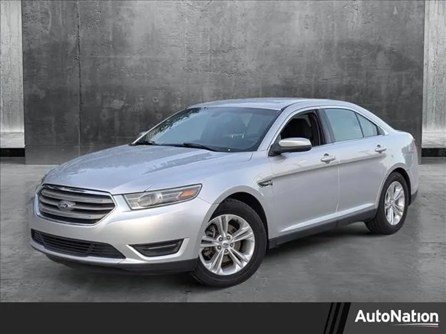 2017 Ford Taurus SEL photo 1