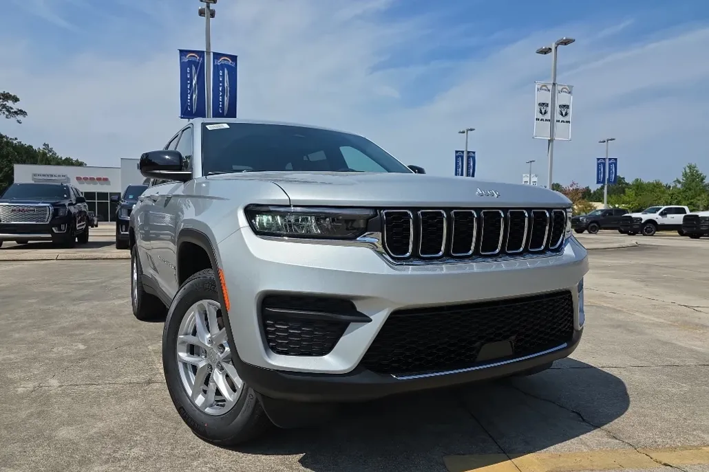 2025 Jeep Grand Cherokee Laredo X photo 1