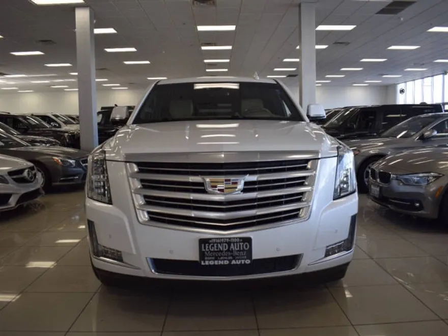 2019 Cadillac Escalade ESV Platinum photo 1