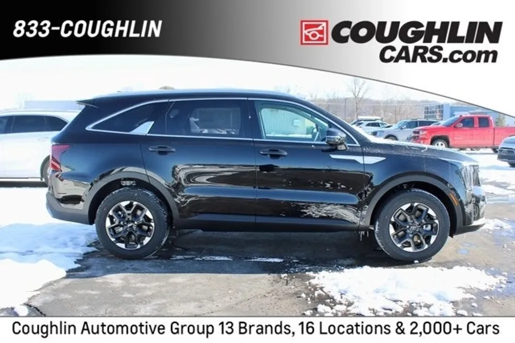 2025 Kia Sorento S photo 1