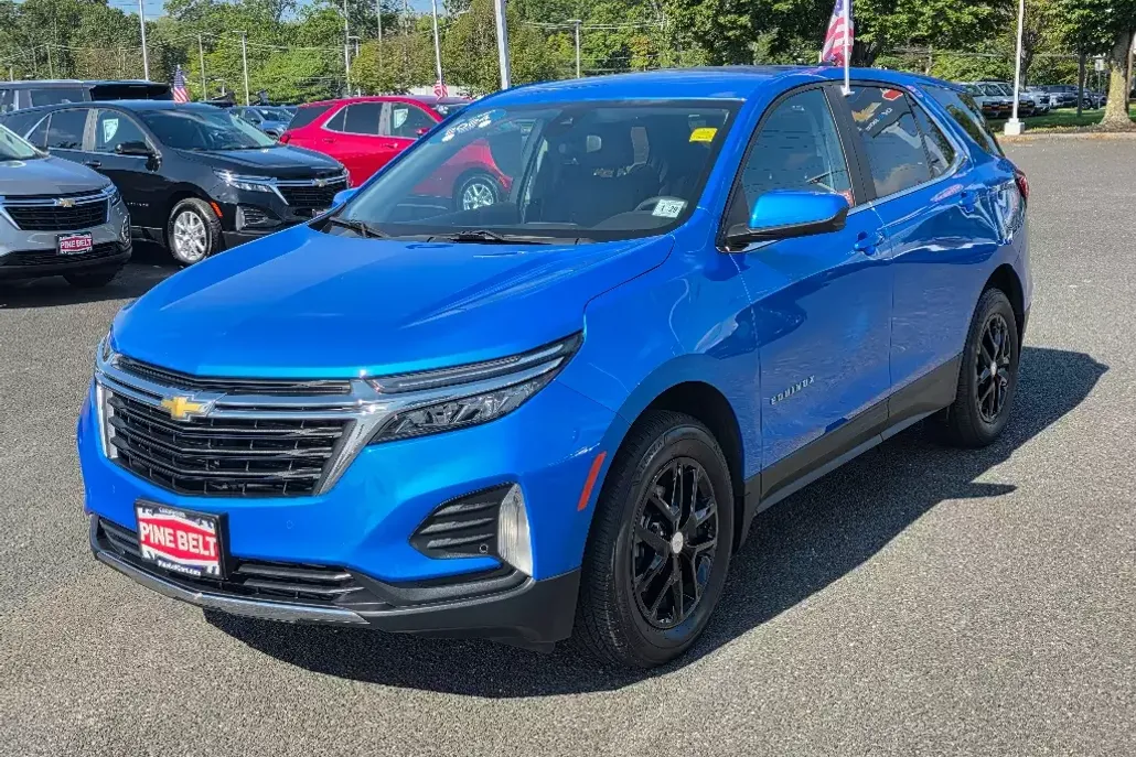 2024 Chevrolet Equinox LT photo 1
