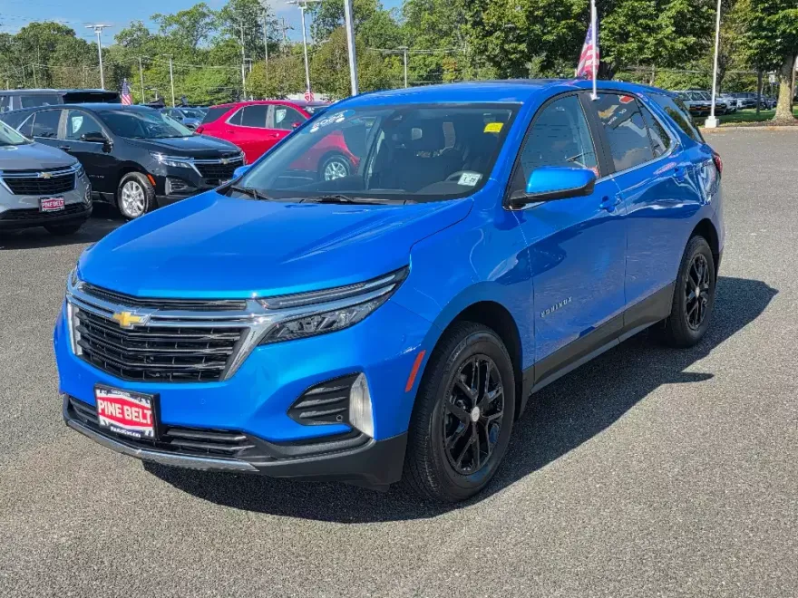 2024 Chevrolet Equinox LT photo 1