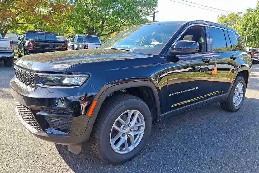 2025 Jeep Grand Cherokee Laredo X photo 1