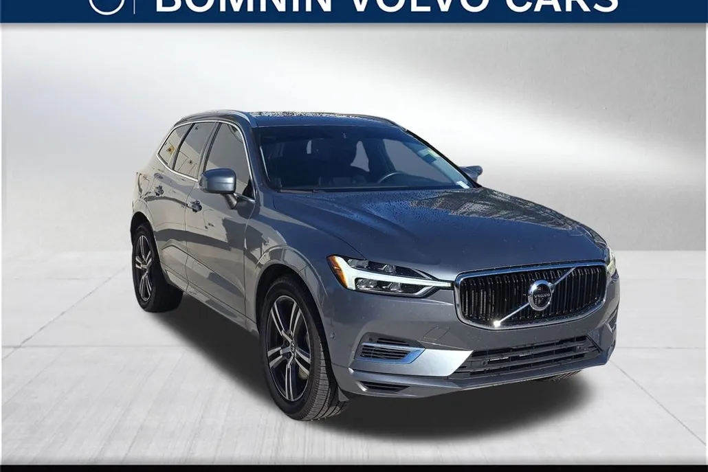 2019 Volvo XC60 Hybrid T8 Momentum photo 1