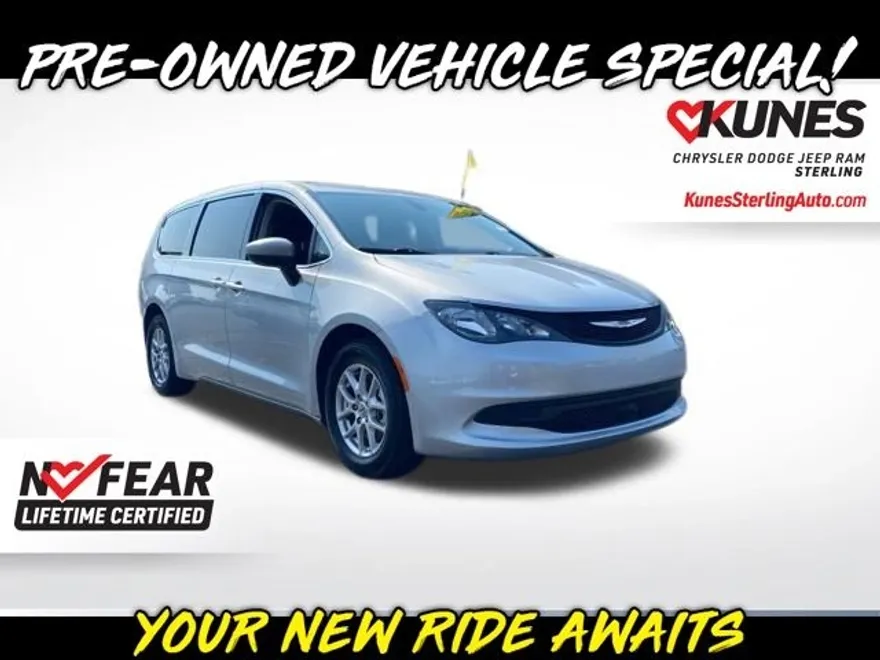 2022 Chrysler Voyager LX photo 1