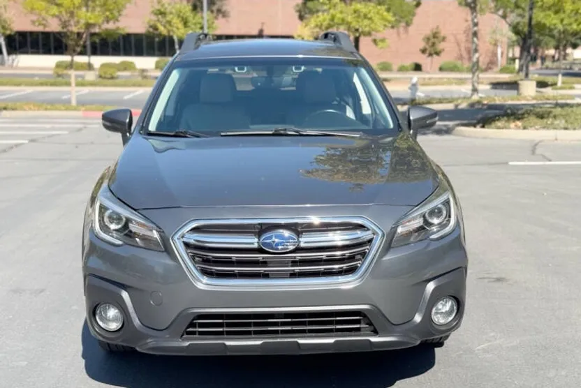 2018 Subaru Outback 2.5i Limited photo 1
