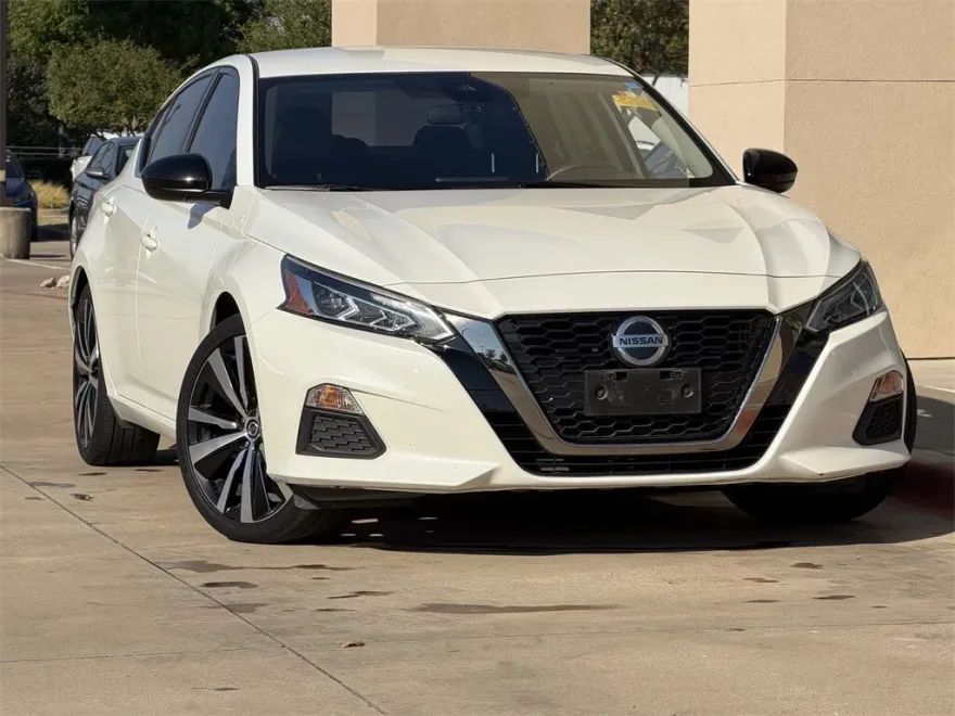 2021 Nissan Altima 2.5 SR photo 1