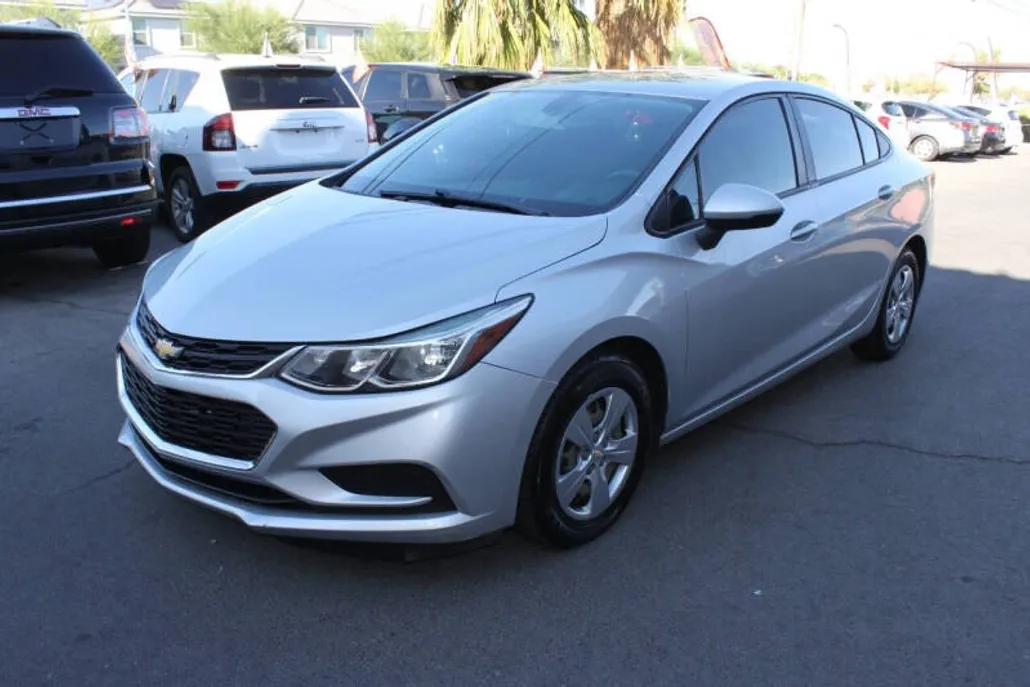 2016 Chevrolet Cruze LS photo 1