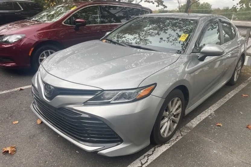 2020 Toyota Camry LE photo 1