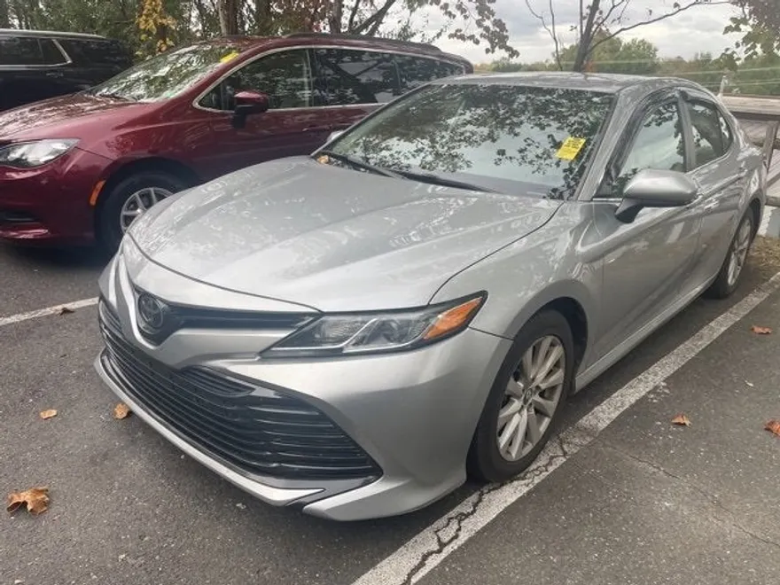 2020 Toyota Camry LE photo 1