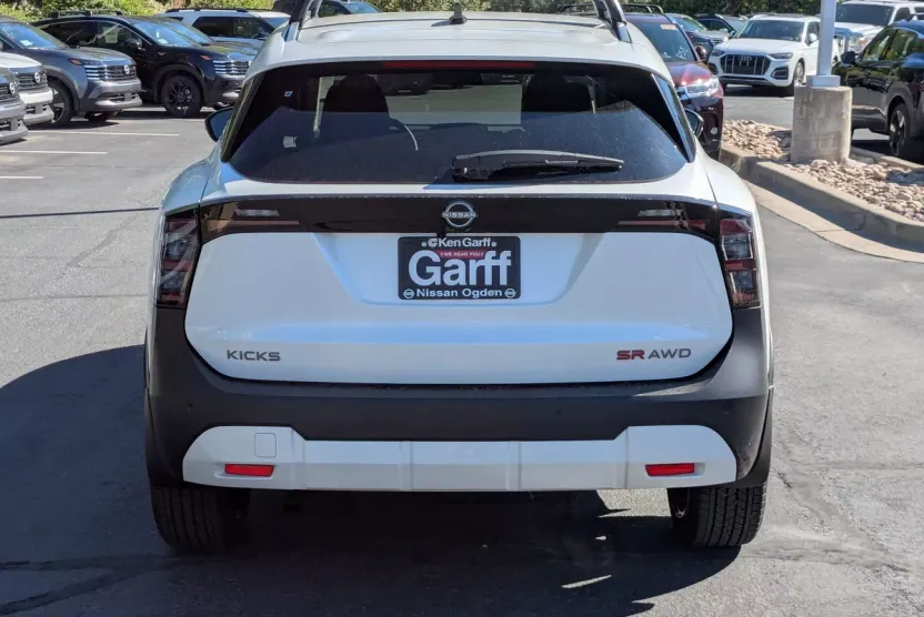 2026 Nissan Kicks SR photo 1