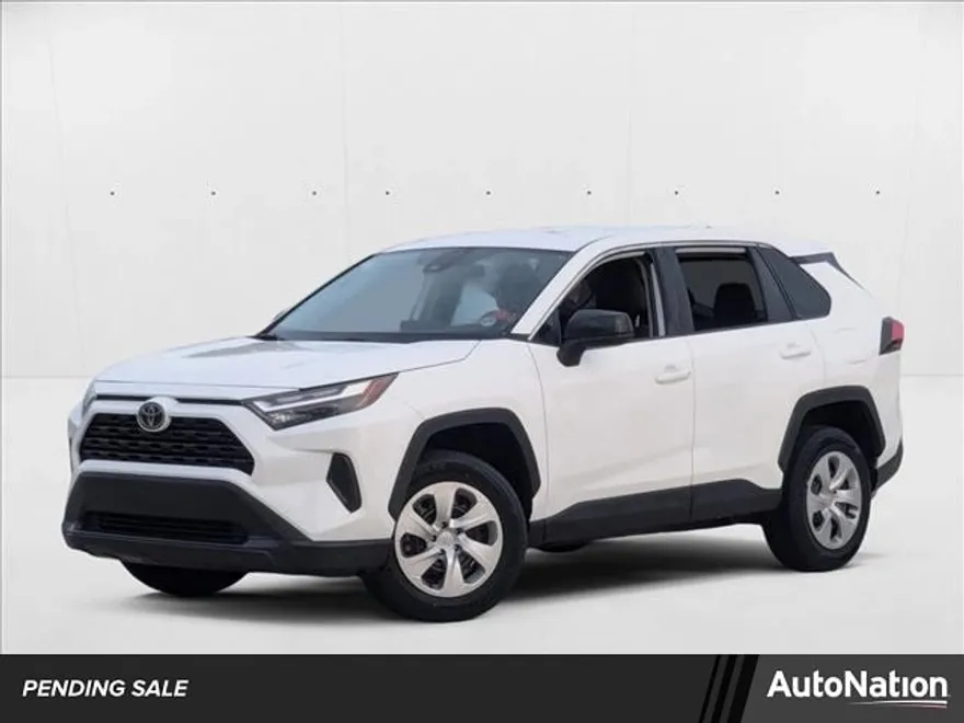 2023 Toyota RAV4 LE photo 1
