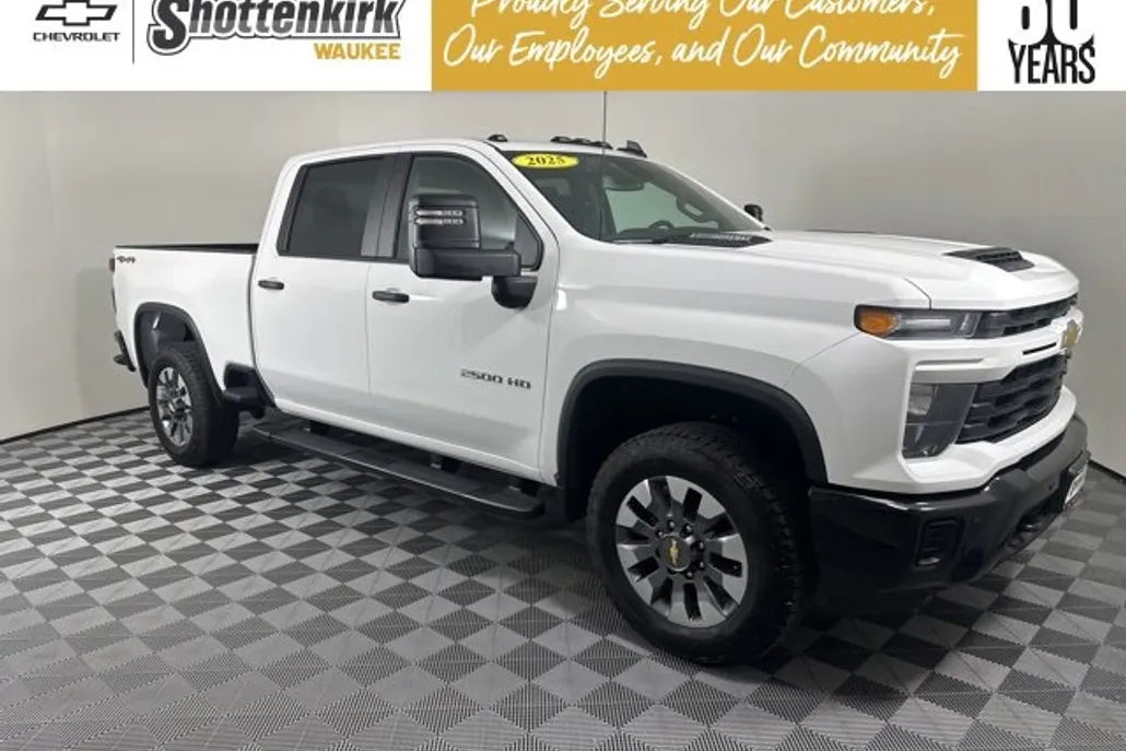 2025 Chevrolet Silverado 2500HD Custom photo 1