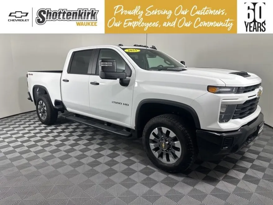 2025 Chevrolet Silverado 2500HD Custom photo 1