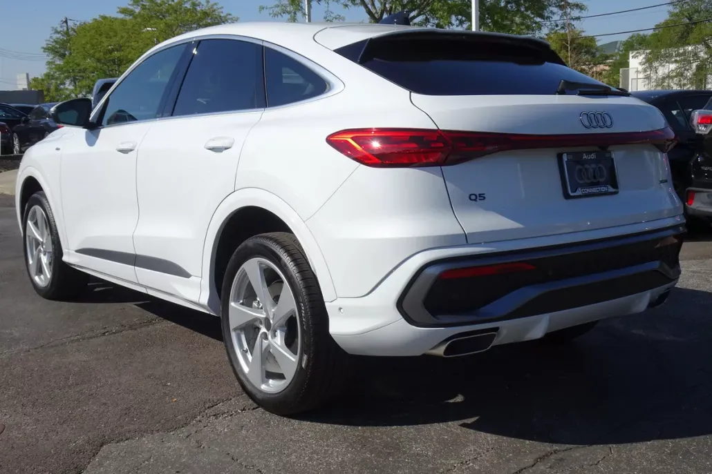 2025 Audi Q5 Sportback 2.0T Premium Plus photo 1
