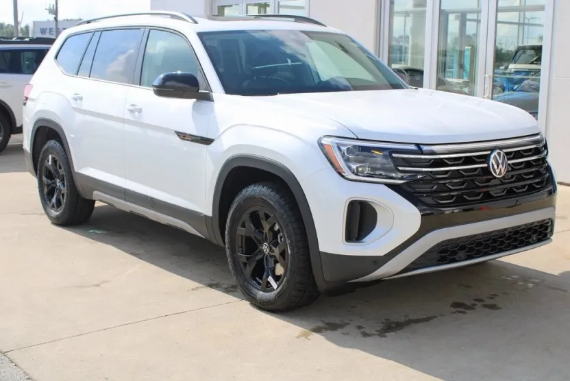 2026 Volkswagen Atlas Peak Edition SE photo 1