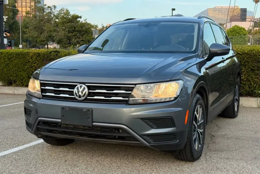 2021 Volkswagen Tiguan Sport photo 1