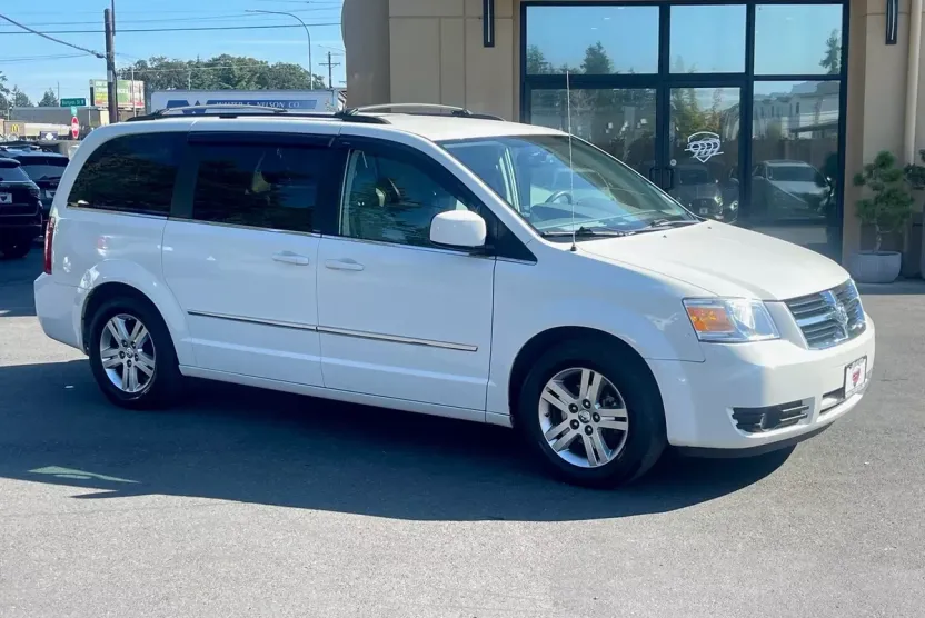 2010 Dodge Grand Caravan SXT photo 1
