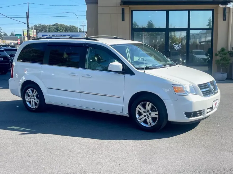 2010 Dodge Grand Caravan SXT photo 1