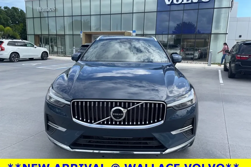 2023 Volvo XC60 B5 Plus photo 1