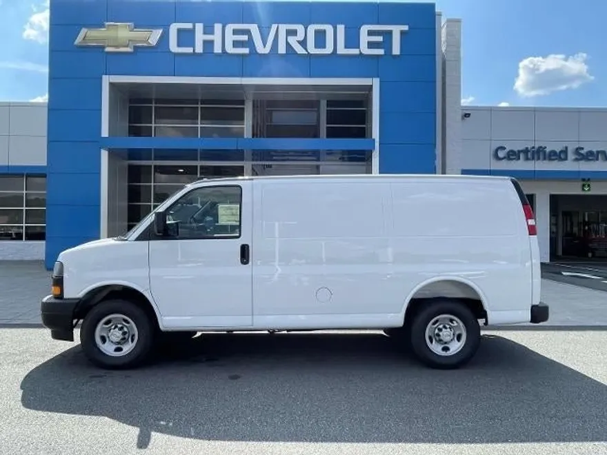 2025 Chevrolet Express Cargo 2500 photo 1