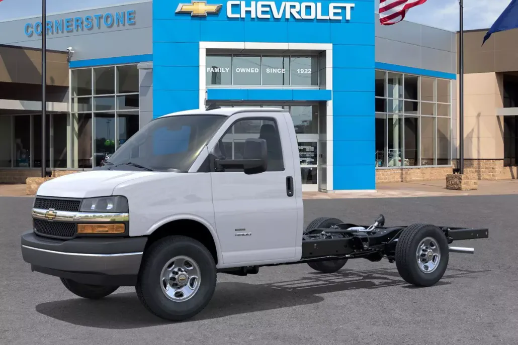 2025 Chevrolet Express Cutaway 3500 photo 1