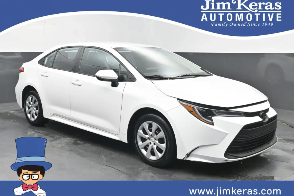 2024 Toyota Corolla LE photo 1