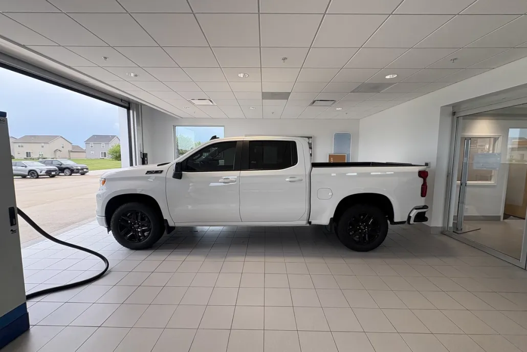 2023 Chevrolet Silverado 1500 RST photo 1