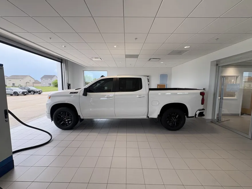 2023 Chevrolet Silverado 1500 RST photo 1