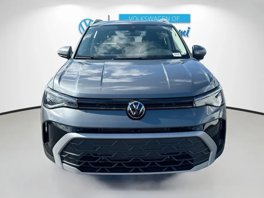 2025 Volkswagen Taos SE photo 1