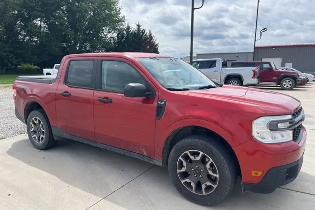 2022 Ford Maverick XLT photo 1