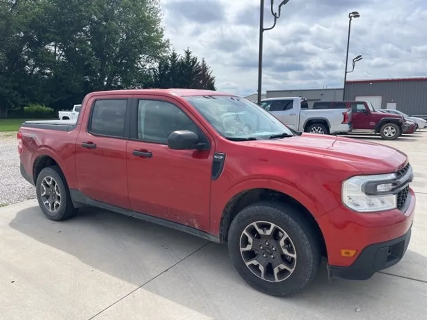 2022 Ford Maverick XLT photo 1
