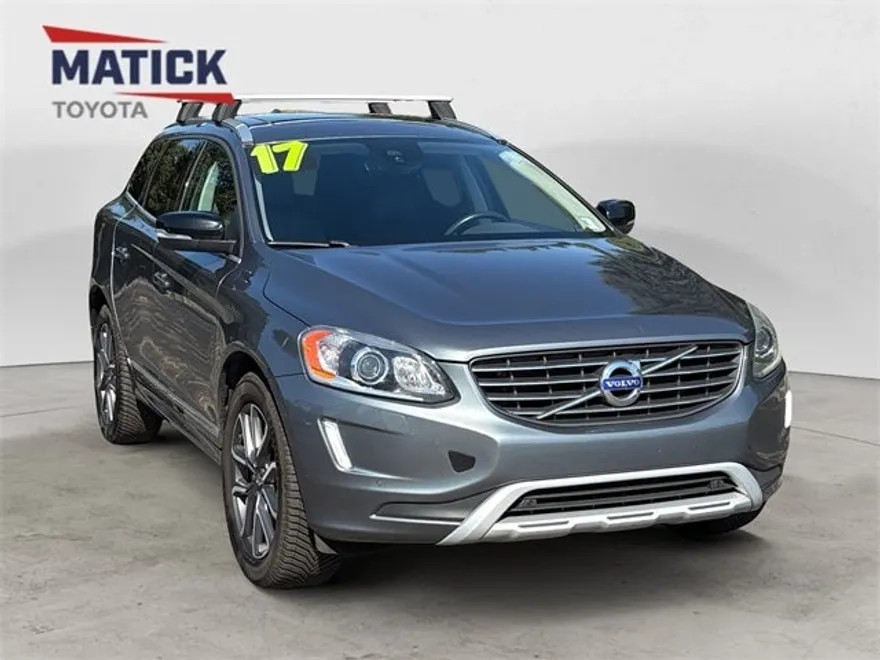 2017 Volvo XC60 T6 Dynamic photo 1