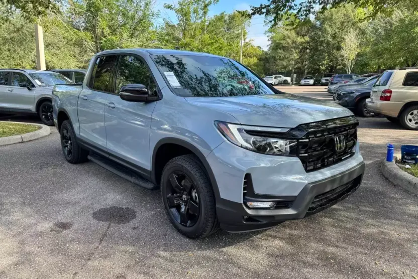 2025 Honda Ridgeline Black Edition photo 1