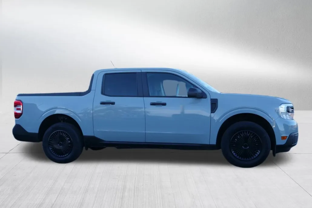 2022 Ford Maverick XL photo 1