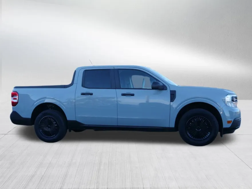 2022 Ford Maverick XL photo 1