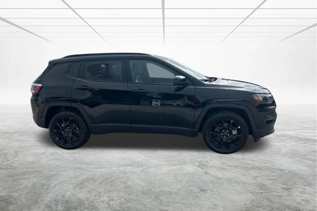 2025 Jeep Compass Latitude photo 1
