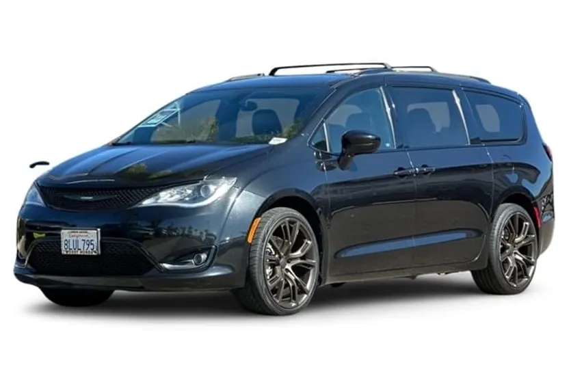 2019 Chrysler Pacifica Touring L photo 1