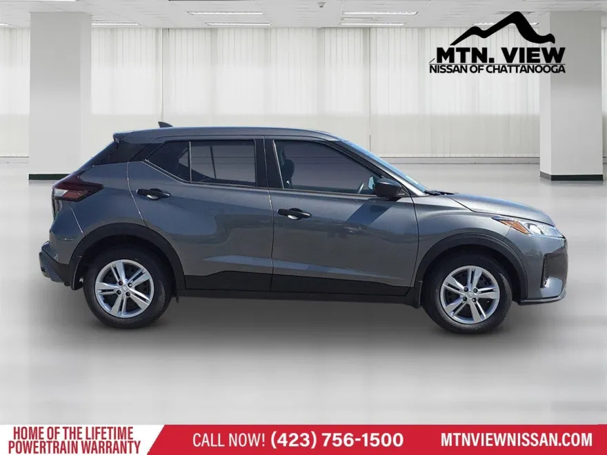 2025 Nissan Kicks Play S photo 1