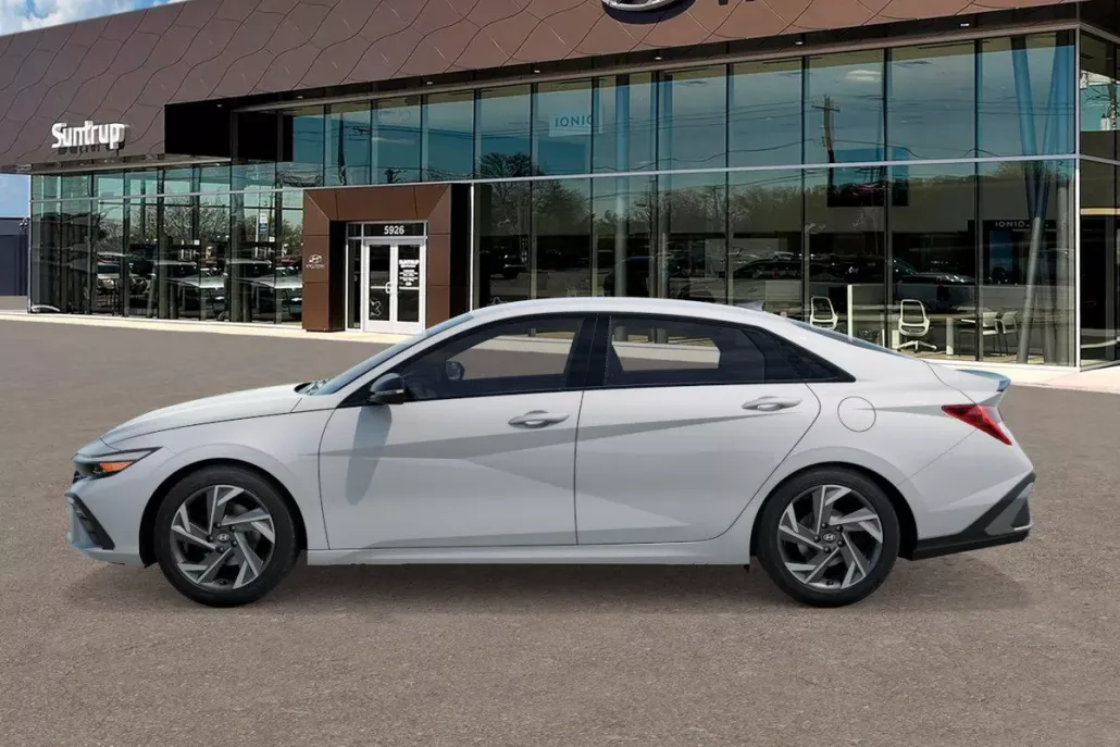 2025 Hyundai Elantra SEL Sport photo 1