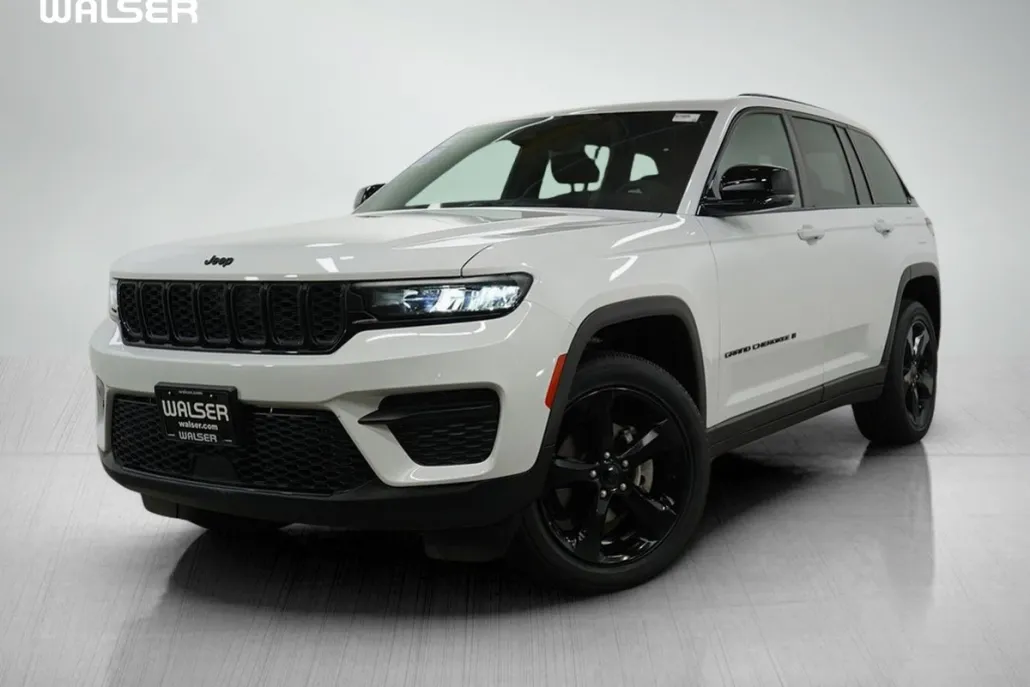 2023 Jeep Grand Cherokee Laredo Altitude photo 1