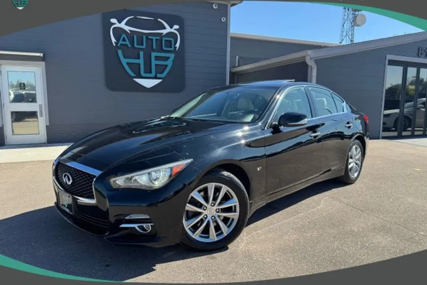 2015 Infiniti Q50 3.7 Premium photo 1
