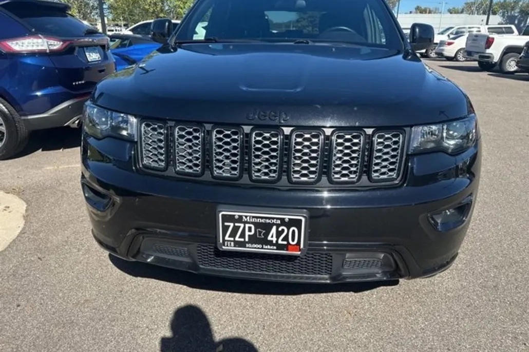 2021 Jeep Grand Cherokee Laredo X photo 1
