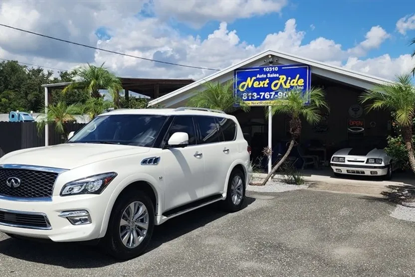 2017 Infiniti QX80 photo 1
