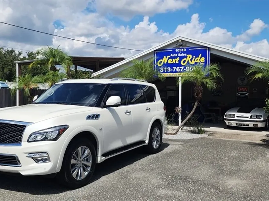 2017 Infiniti QX80 photo 1