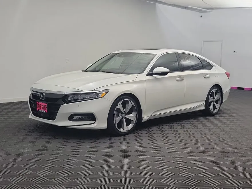 2019 Honda Accord Touring 2.0T photo 1