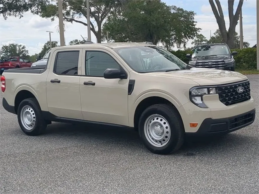 2025 Ford Maverick XL photo 1