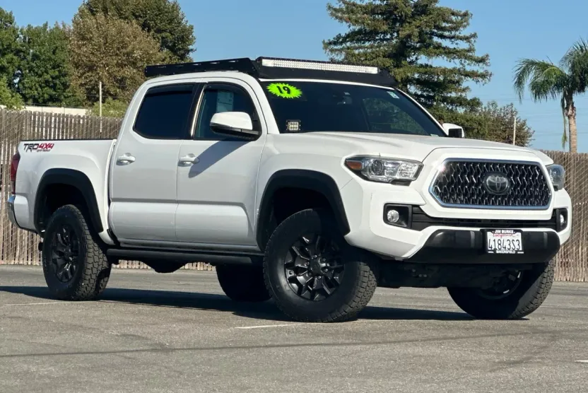 2019 Toyota Tacoma 4x4 TRD photo 1