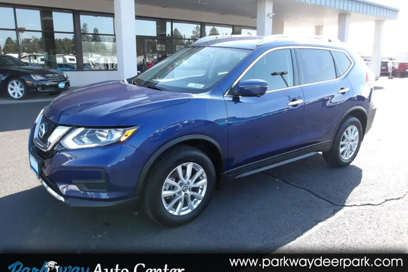 2017 Nissan Rogue SV AWD photo 1