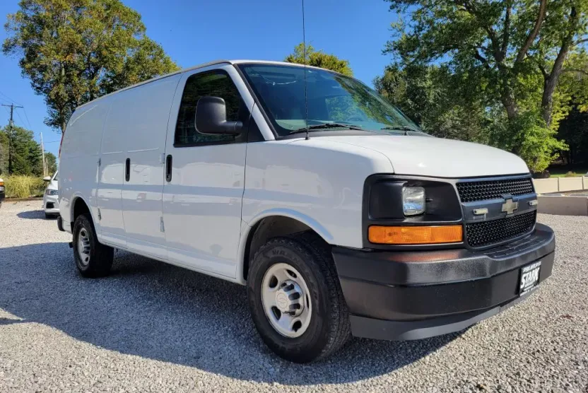2017 Chevrolet Express 2500 Cargo photo 1